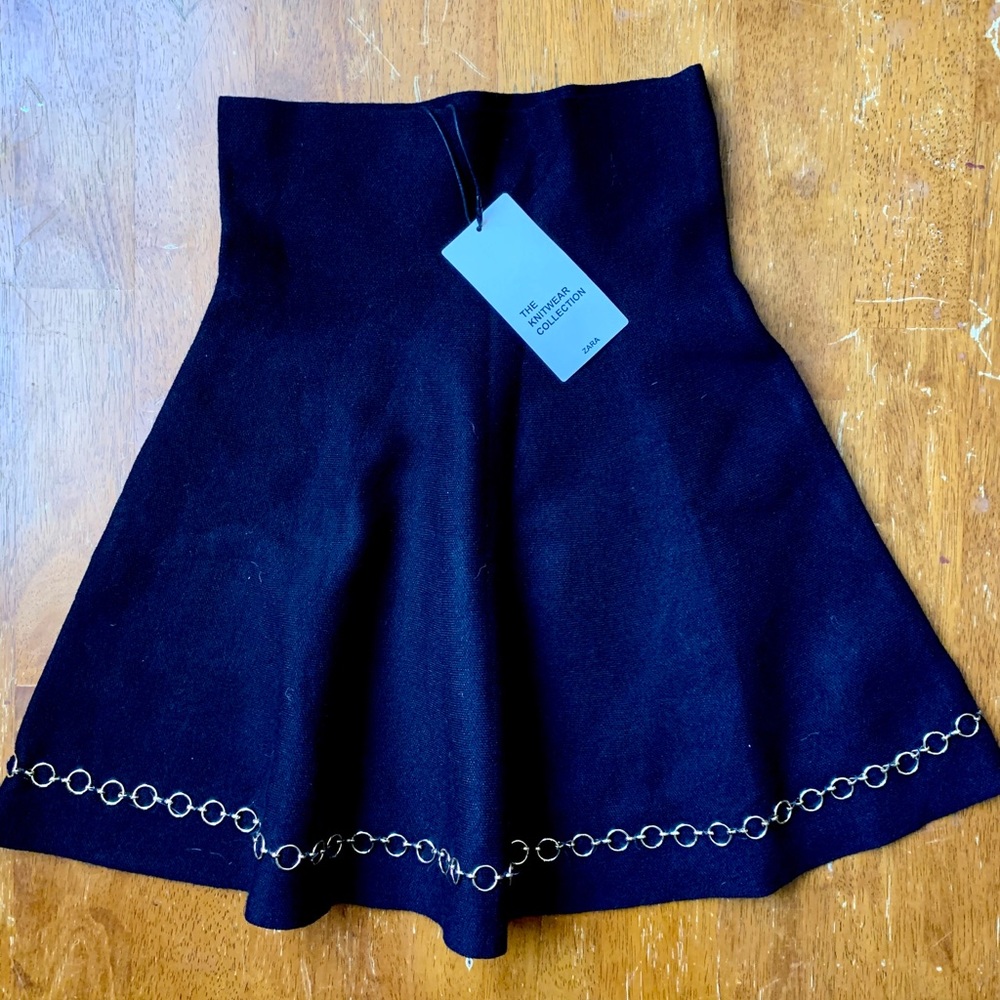 Zara Knit Stretch Skirt with Metal Chain Accent